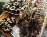 Foto del paso 8 de la receta: MINI 🍩DONAS🍩 Y 🥮BUDÍN 🥮 DE MANTEQUILLA DE MANÍ AL 🍫🍩CHOCOLATE🍫 🍩