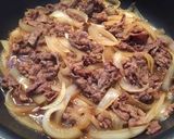 รูปขั้นตอนการทำที่ 7 ของ ข้าวหน้าเนื้อตุ๋นญี่ปุ่น (กิวด้ง)  牛丼 Gyūdon | Japanese Beef Blow