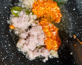 Foto langkah ke 3 dari resep Sambal Suwir Pindang Tongkol Pedas Gila.