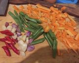 Foto langkah ke 1 dari resep Ayam Fillet Saos Tiram + Buncis + Wortel.