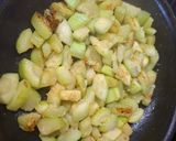 Cukkinis tészta saláta (rántott hús kockával) recept fázis 3 fotója
