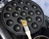 Foto langkah ke 2 dari resep Takoyaki: Cemilan Kekinian Favorit Anak-anak.