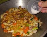 Foto langkah ke 5 dari resep Mie Goreng Istimewa.