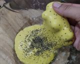 Foto langkah ke 5 dari resep Kunyit Chia Seed Sourdough Bread.