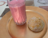 Foto del paso 2 de la receta: Batido de fresas y yogurt con pan de Dios