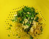 A picture of step 1 of Lemon–Coriander Immunity Shot (Detox + Vitamin C Booster).