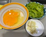 รูปขั้นตอนการทำที่ 1 ของ มะระผัดไข่