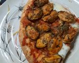 Foto del paso 8 de la receta: Pizza con mejillones, palmitos, jamón