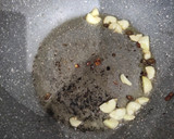 Foto del paso 5 de la receta: Merluza a la plancha con verduritas a la mantequilla en salsa marinera