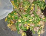 Foto langkah ke 5 dari resep Tumis Jagung Ayam Buncis.