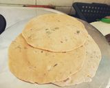 A picture of step 3 of મિસ્સી રોટી.