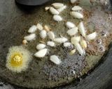वांगे बटाटा सुकी भाजी (vange batata suki bhaji recipe in marathi) रेसिपी स्टेप 2 फोटो 