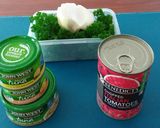 A picture of step 1 of Spaghetti with Tuna in rich Tomatoes sauce.