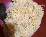 Foto langkah ke 2 dari resep Sosis gulung mie.