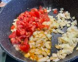 Une image de l'étape 12 de Lentilles corail aux saucisses, légumes, pistaches et coriandre.
