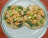 Foto del paso 5 de la receta: Tostadas de salmón con kale y aguacate