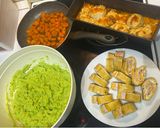 Joghurtos csirke zöldborsós krumplipürével és párolt répával recept fázis 10 fotója