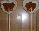 Foto del paso 5 de la receta: Paletitas y bombones de chocolate relleno con dulce de leche 🍫🍭🍭🍫