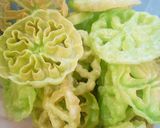 Foto langkah ke 8 dari resep Kembang goyang gurih.