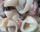 Foto langkah ke 1 dari resep Tumis cumi jamur dengan sayur kol.