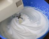 Foto langkah ke 2 dari resep Basic Meringues (4 Bahan).