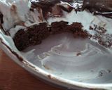A picture of step 6 of Ice cream poke cake.