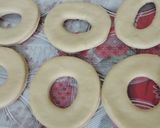 चॉकलेट डोनट्स(chocolate doughnuts recipe in hindi) रेसिपी चरण 3 फोटो