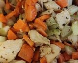 Tárkonyos zelleres csirke leves recept fázis 2 fotója