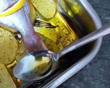Foto del paso 4 de la receta: Besugos al horno con patatas, infusionados con aceite de tomillo