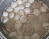 Foto langkah ke 5 dari resep Kuah Bakso Ekonomis.