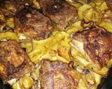 Sült oldalas hagymás krumpliágyon recept fázis 3 fotója
