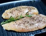 รูปขั้นตอนการทำที่ 2 ของ สลัดอกไก่ย่างพริกไทยดำ(สเต็กไก่)