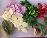 Foto langkah ke 2 dari resep Cumi Asin Cabe Ijo.