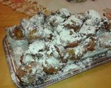 A picture of step 7 of Oliebollen (dutch donuts).