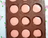 Foto del paso 4 de la receta: Bombones rellenos de gelatina de espuma de fresas