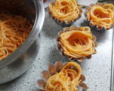 Foto del paso 4 de la receta: Nidos de espaguetis con longaniza fresca