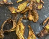 A picture of step 3 of Potato Peel Crispy Crunchy Chips for munching😄😋.