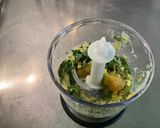Une image de l'étape 4 de Sauce Salade Épicée à la Coriandre et Ail Frais Confit.