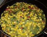 Foto del paso 5 de la receta: Tortilla de porotos verdes, choclo y tomate a la albahaca