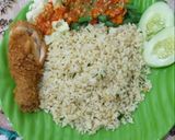 Foto langkah ke 5 dari resep Nasi goreng daun jeruk.