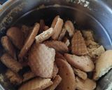 A picture of step 3 of Biscuit panjiri.