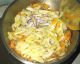 Foto langkah ke 3 dari resep Sayur labu siam dan wortel di balik mie goreng.