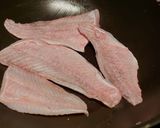 Foto del paso 5 de la receta: Gallineta a la plancha con "arroz" de coliflor🐟