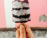 A picture of step 4 of Oreo ice-cream yogurt.