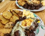 Foto del paso 4 de la receta Butifarras con salsa de vino tinto, patatas al horno y huevos