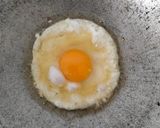 Foto langkah ke 1 dari resep Telur Ceplok Saus Tiram.