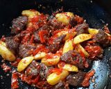 Foto langkah ke 4 dari resep Balado Daging Sapi dan Kentang.