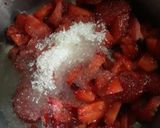 Foto langkah ke 3 dari resep No bake strawberry cheesecake.