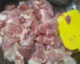 Foto langkah ke 2 dari resep Oseng kambing kecap asam manis simple.