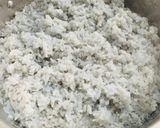 Hình bước làm 4 của món Xôi đậu biếc cốt dừa muối mè thơm phức ngày mưa